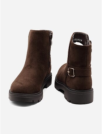 Botas com fivela de ardilão