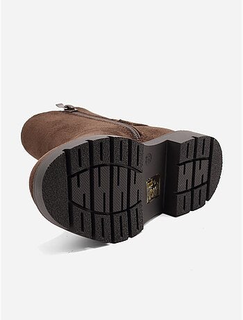 Botas com fivela de ardilão