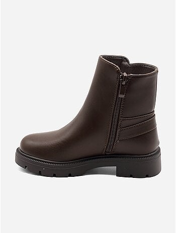 Botas com fivela de ardilão