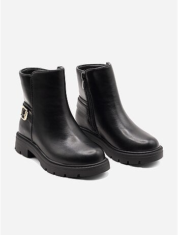 Botas com fivela de ardilão