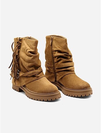 Botas com franjas