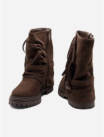 Botas com franjas