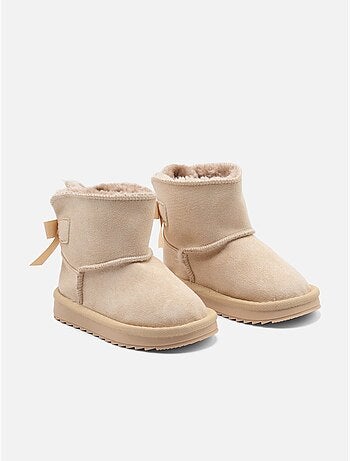 Botas com laços