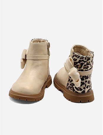 Botas com laços