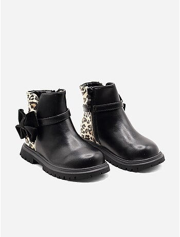 Botas com laços