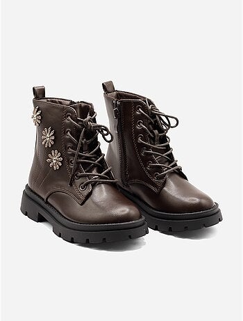 Botas com motivos decorativos
