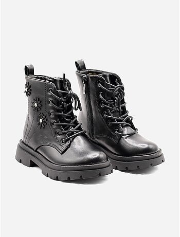 Botas com motivos decorativos