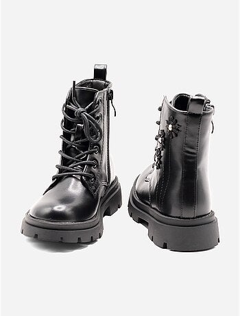 Botas com motivos decorativos