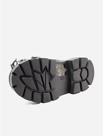Botas com motivos decorativos