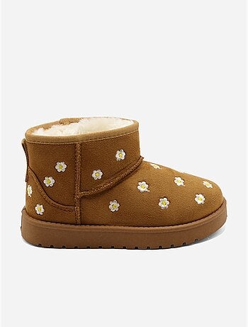 Botas com motivos florais