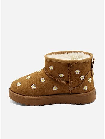 Botas com motivos florais