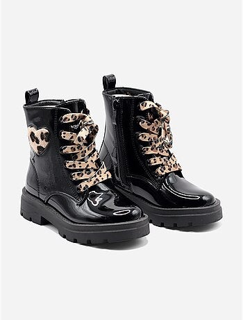 Botas com padrões