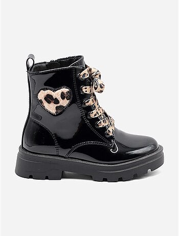 Botas com padrões