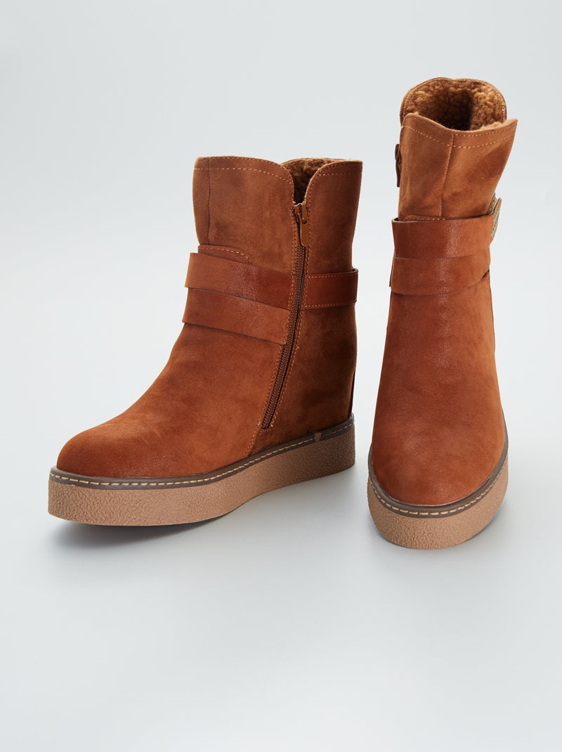 Botas com salto de cunha em camurça sintética Camel - Kiabi