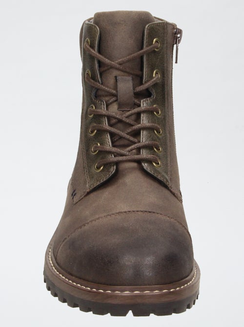 Botas com sola tratorada - Kiabi Botas com sola tratorada - Kiabi