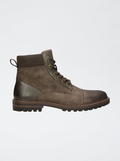 Botas com sola tratorada - Kiabi Botas com sola tratorada - Kiabi