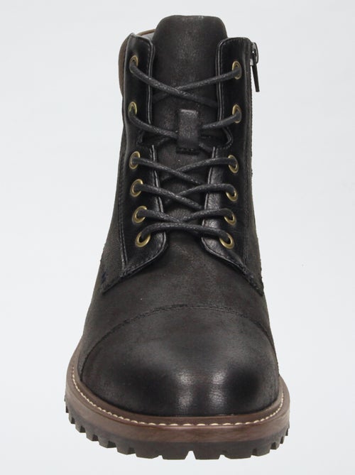 Botas com sola tratorada - Kiabi Botas com sola tratorada - Kiabi