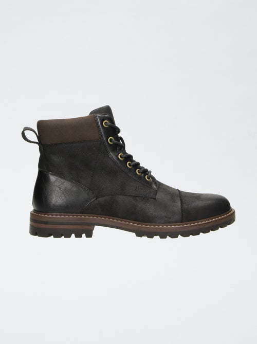 Botas com sola tratorada - Kiabi Botas com sola tratorada - Kiabi