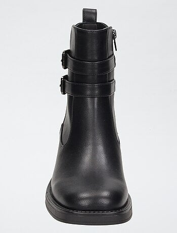 Botas com tiras e abertura com zíper