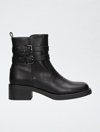 Botas com tiras e abertura com zíper