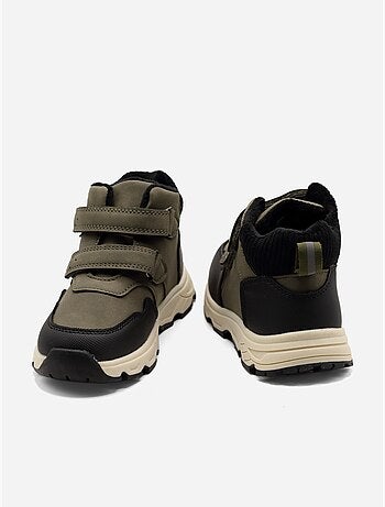 Botas com velcro