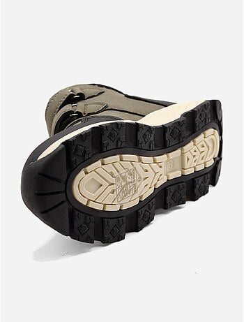 Botas com velcro