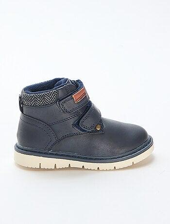Botas com velcro e interior quente