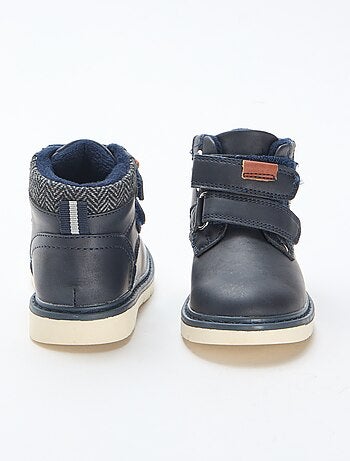 Botas com velcro e interior quente