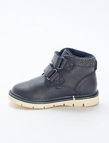 Botas com velcro e interior quente