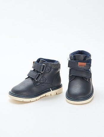 Botas com velcro e interior quente