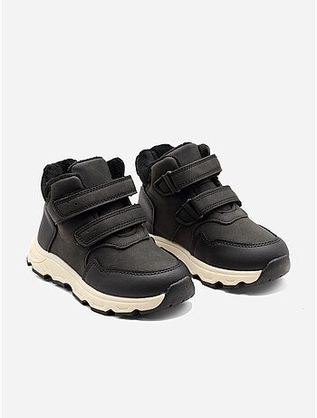 Botas com velcro