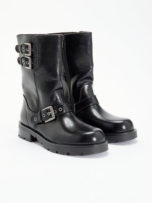 Botas de cano alto em imitação de pele com tira decorativa - Kiabi Botas de cano alto em imitação de pele com tira decorativa - Kiabi