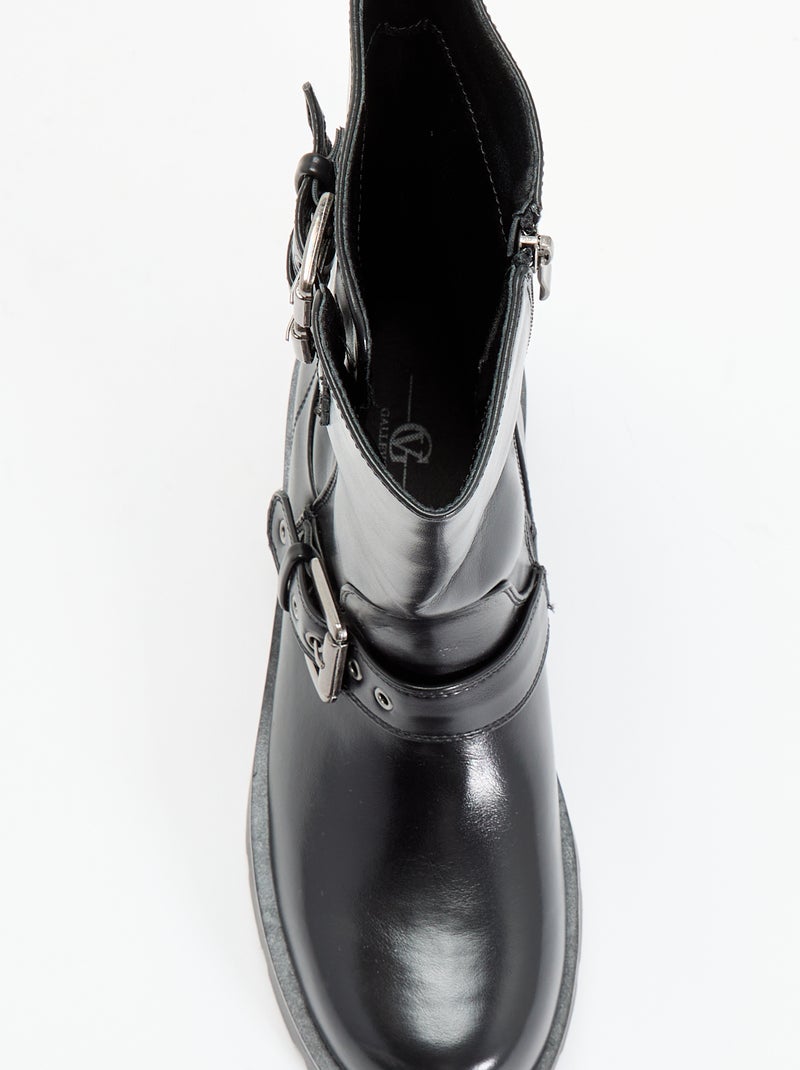 Botas de cano alto em imitação de pele com tira decorativa Preto - Kiabi