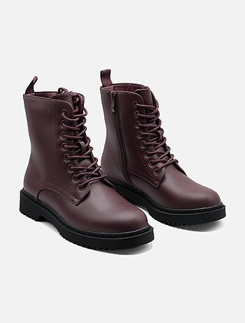 Botas de cano curto com atacadores