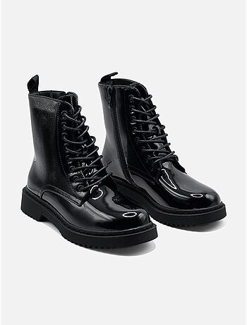 Botas de cano curto com atacadores