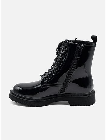 Botas de cano curto com atacadores
