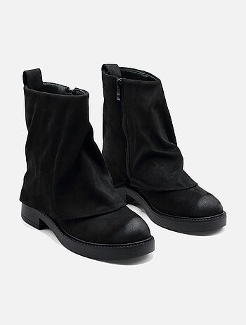 Botas de cano curto com vira