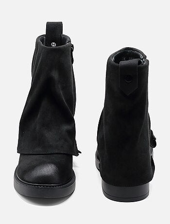 Botas de cano curto com vira