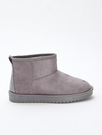 Botas em camurça
