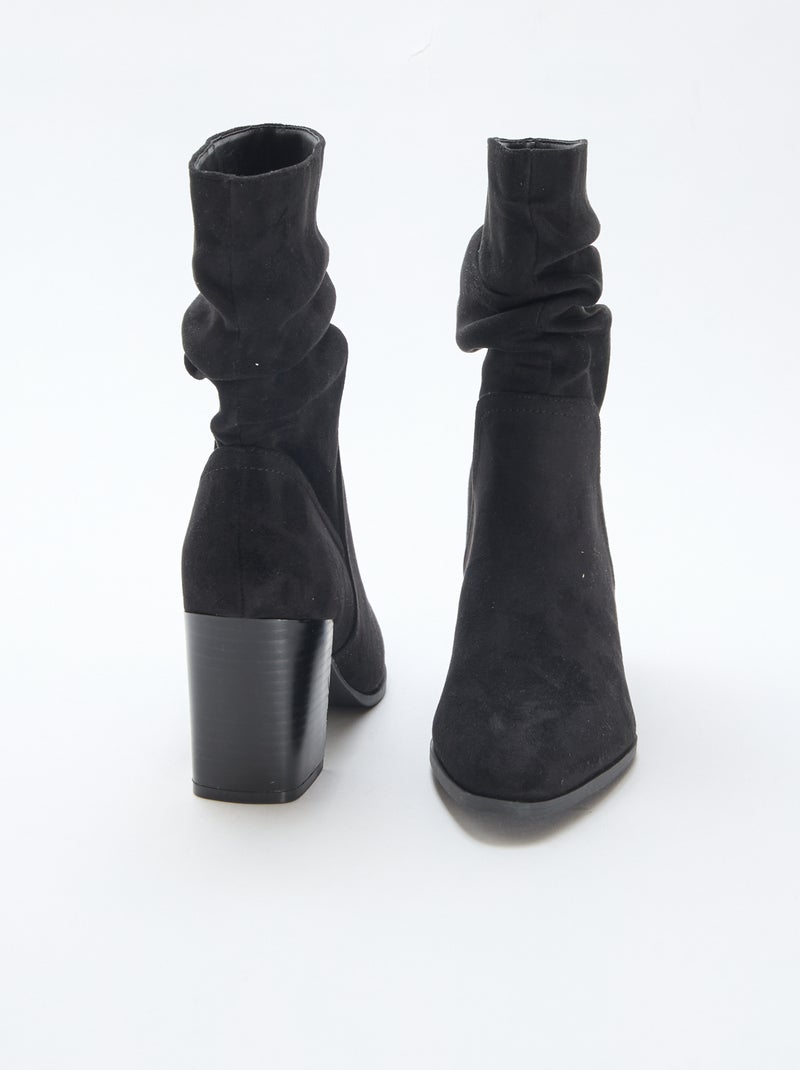 Botas em camurça com efeito plissado Preto - Kiabi