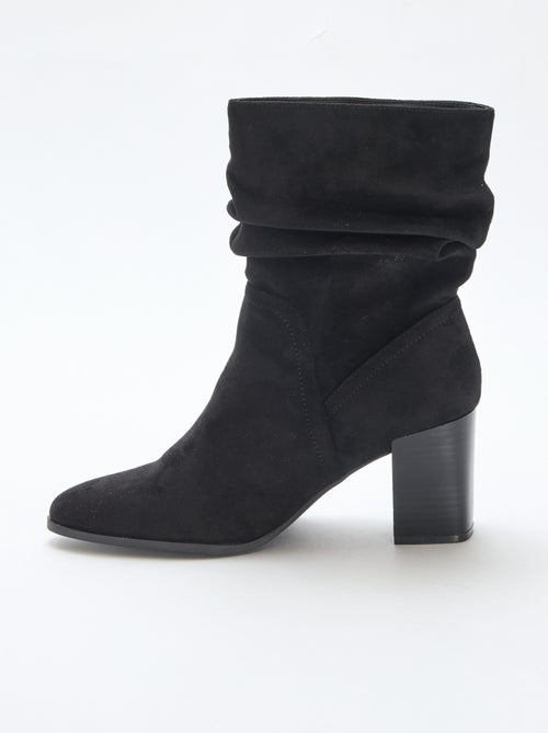 Botas em camurça com efeito plissado - Kiabi