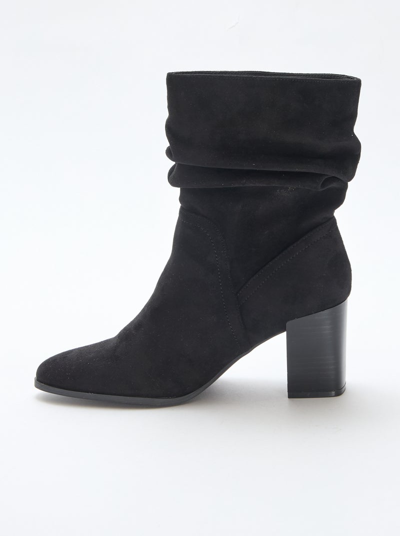 Botas em camurça com efeito plissado Preto - Kiabi