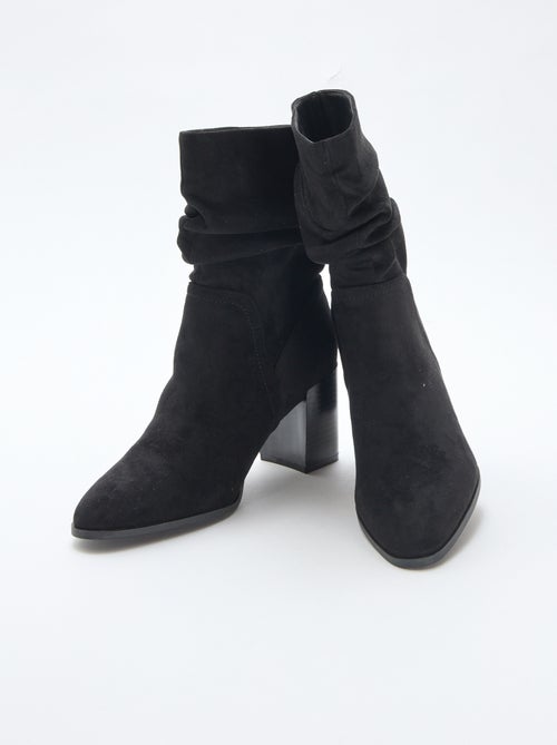 Botas em camurça com efeito plissado - Kiabi