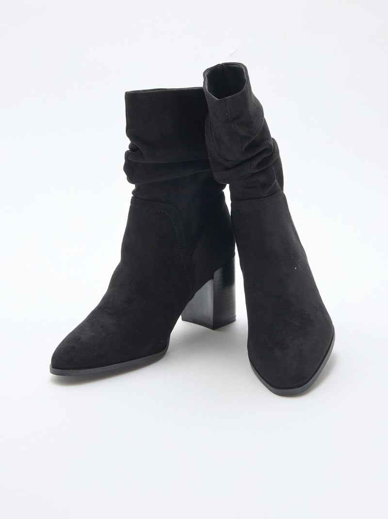 Botas em camurça com efeito plissado Preto - Kiabi