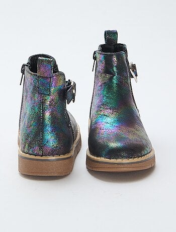 Botas em imitação de couro iridescente e com glitter