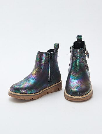 Botas em imitação de couro iridescente e com glitter