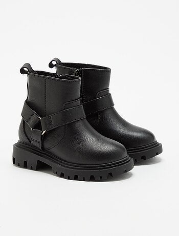 Botas em imitação de pele com tira estilo motociclista
