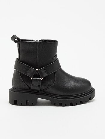Botas em imitação de pele com tira estilo motociclista