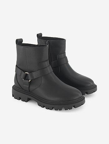 Botas em imitação de pele com tiras decorativas