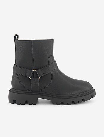 Botas em imitação de pele com tiras decorativas
